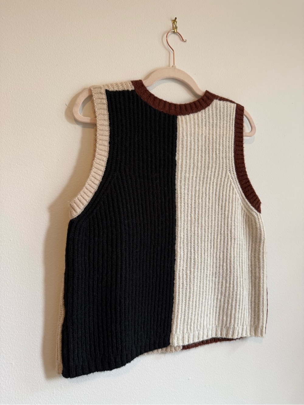 VRG GRL Bridgette knit color-block button sweater vest in brown/white/black - Picture 7 of 8